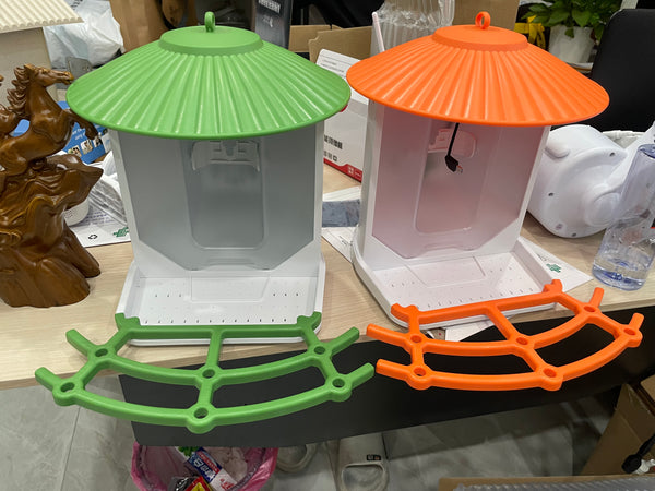 Bird feeder with camera and AI bird recognition for the garden